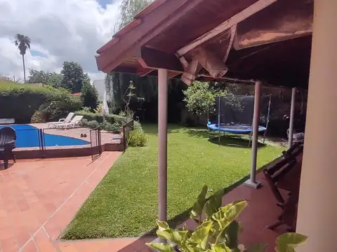 Casa en  VENTA -  4 dormitorios - Beccar