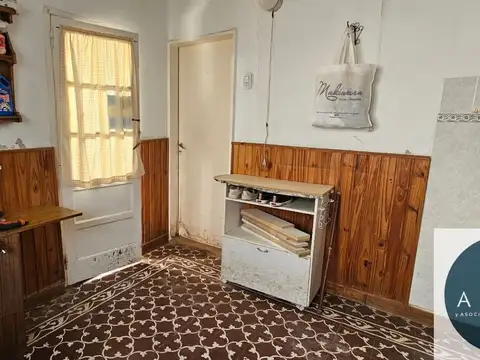 Casa 7 ambientes con 2 baños