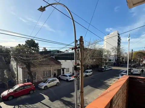 ALQUILER 2 AMBIENTES CON BALCÓN Y GRAN TERRAZA - MACROCENTRO - SIN EXPENSAS