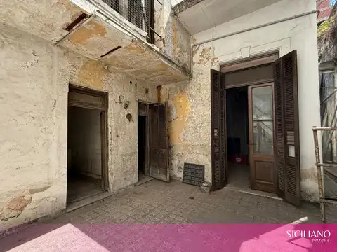 Casa 8 ambientes con 2 baños