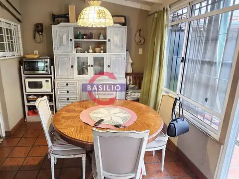 VENTA MUY BUEN DÚPLEX CON COCHERA Y JARDÍN EN VILLA ADELINA