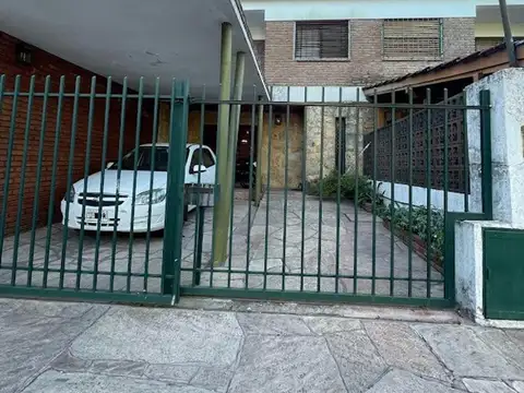 Casa tipo PH 4 ambientes con Cochera APTO CREDITO