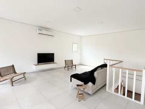 Depto Tipo Casa en Venta con 2 cocheras