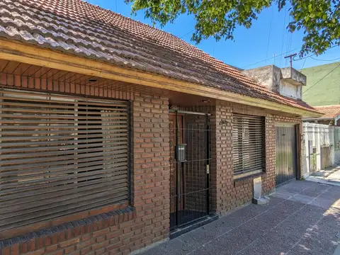 PH tipo CASA en VENTA - B De ASTRADA  3620, M Chingolo Lanus