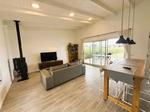 Casa 3 ambientes con 1 baño