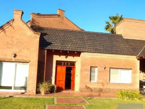 Casa en venta en Campo Grande, Pilar.