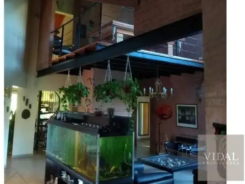 Casa en Venta con 5 cocheras