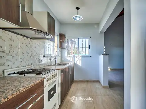 Casa 4 ambientes con 2 baños