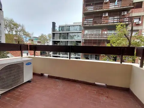 DEPARTAMENTO EN ALQUILER CONTRAFRENTE CON COCHERA Y BALCÓN
