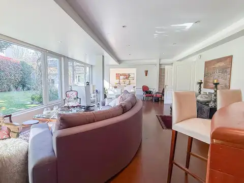 Casa en Venta Con 4 Dormitorios y Jardín - La Lucila, Vicente López