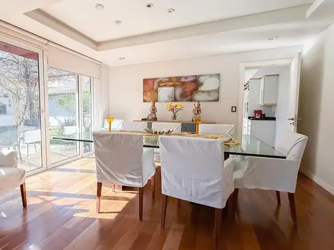Casa en Venta Con 4 Dormitorios y Jardín - La Lucila, Vicente López
