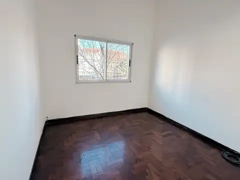 PH 3 AMBIENTES- FRENTE- PATIO-BALCON-TERRAZA- PRIMER PISO POR ESCALERA-