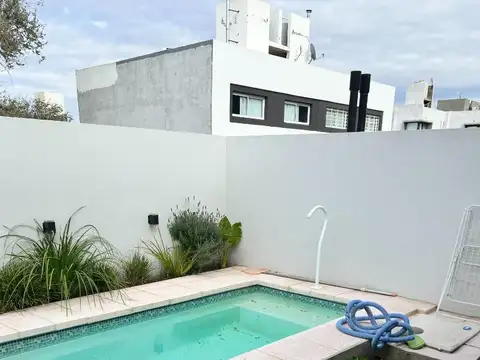 Depto Tipo Casa en Alquiler con 2 cocheras