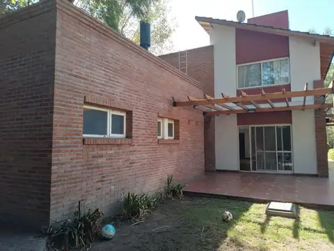 Casa 6 ambientes con 3 baños