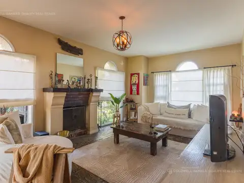 Casa en Venta con 4 cocheras