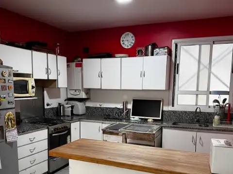 Depto Tipo Casa 4 ambientes con 3 baños