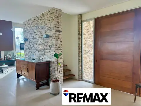 Casa en Venta con 4 cocheras