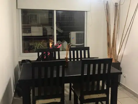 Departamento un dormitorio al frente, piso exclusivo.Excelente zona
