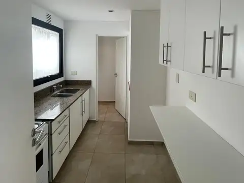 20/51 Depto frente a Plaza Malvinas