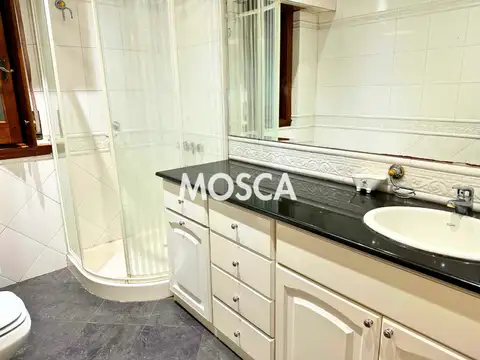 Casa en Venta con 4 cocheras