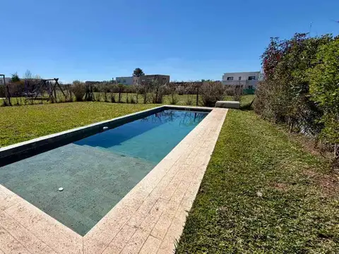 Av Parque s/n   B. Santa Elena 100