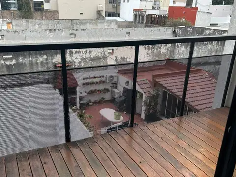 Divino Monoambiente al contrafrente con balcón