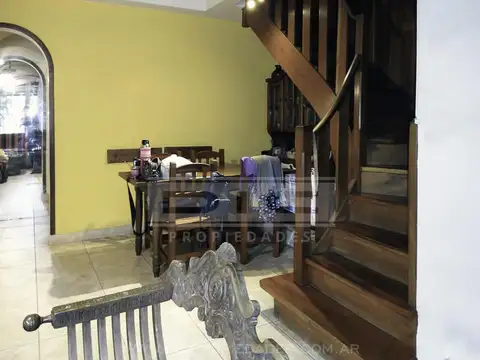 Casa en Alquiler con 2 cocheras