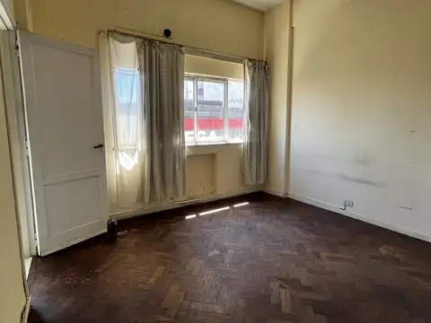 Castelli 100, Piso 2