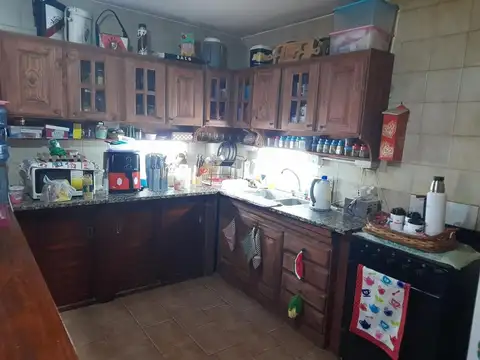 VENTA DE LOCALES CON DOS DEPTOS SOLANO