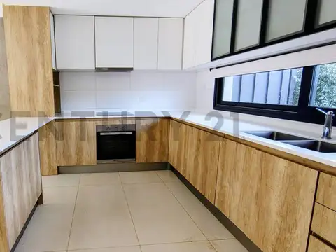 Casa en Alquiler en Joaquín Gorina, USD 1.400