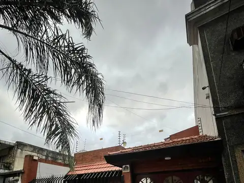 VENTA CASA LUGANO 4 AMB  LOTE PROPIO 8,66 X 37 MTS