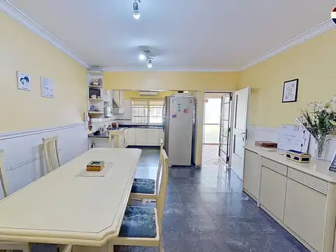 Casa 5 ambientes con 3 baños