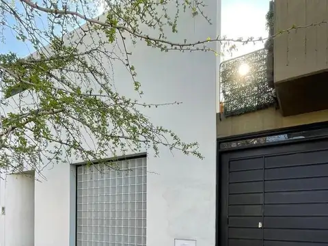 Casa en venta - 3 Dormitorios 2 Baños - Haedo
