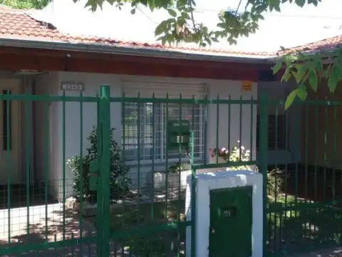 Casa en venta c/ cochera en Merlo