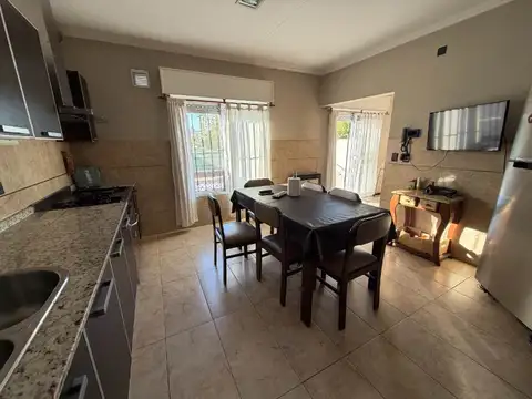 Casa 4 ambientes con 2 baños