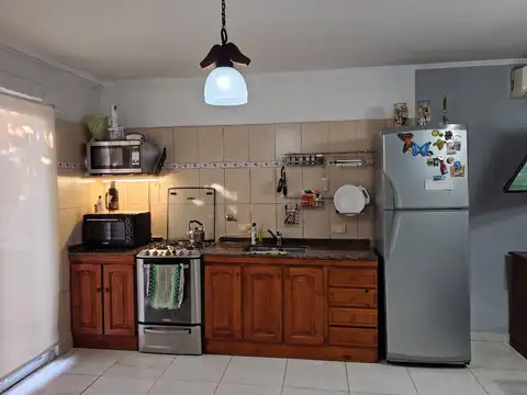 Casa 6 ambientes con 2 baños