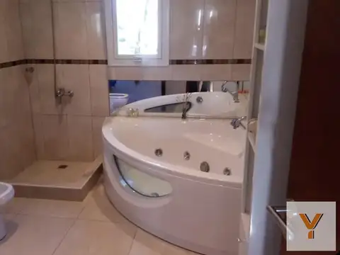 Casa en Venta - 3 Dormitorios 2 Baños - 610mts - Mar Del Plata