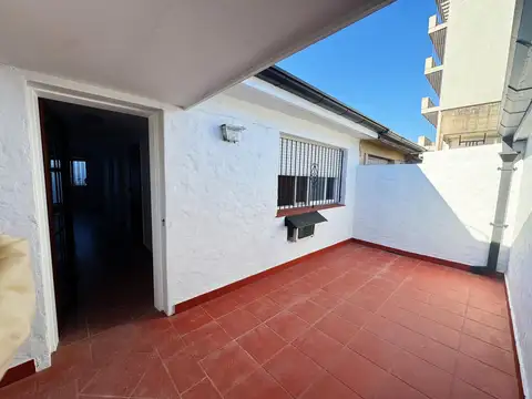 Departamento de tres ambientes con doble patio en alquiler acepta masota pequeña