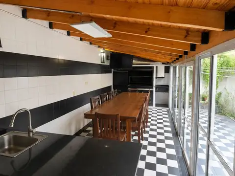 Venta de Casa 4 Ambientes .En lote propio