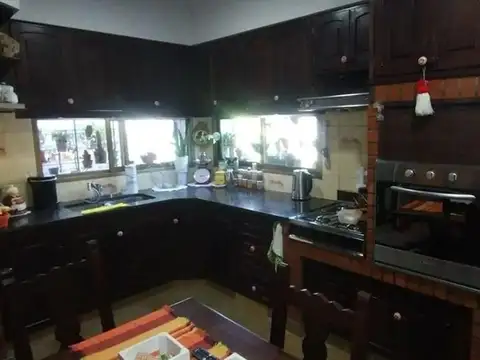 Casa 5 ambientes con 3 baños