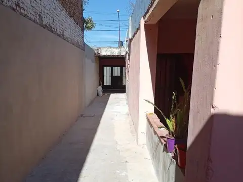 Local Interno con pasillo de ingreso amplio