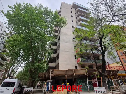 Monoambiente con balcón al frente, muy luminoso y funcional.