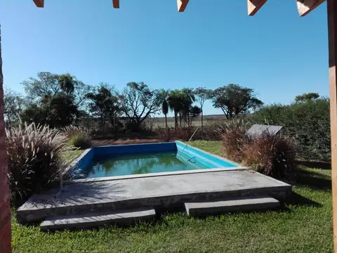 SE VENDE CASA DE 2 DORMITORIOS Y PILETA EN PASO DE LA PATRIA