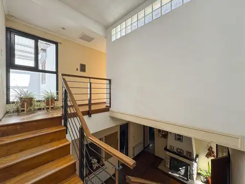 Casa 9 ambientes con 3 baños