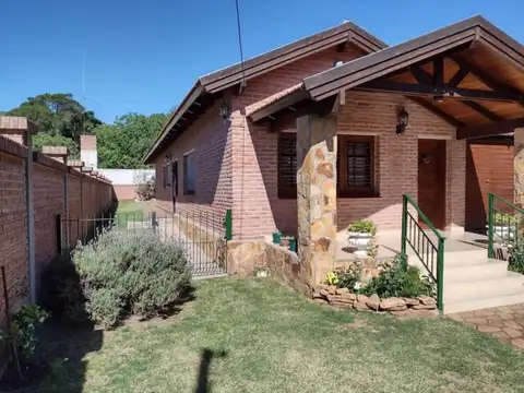 Casa 5 ambientes con 3 baños