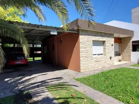 Casa en Venta con 3 cocheras