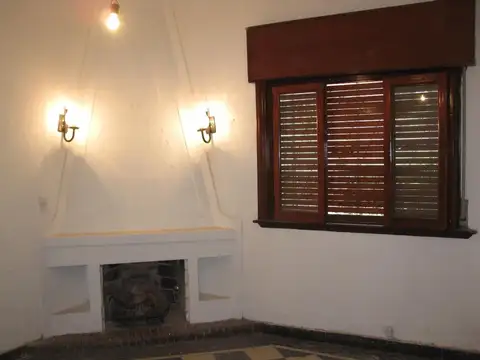 Casa 4 ambientes con 1 baño