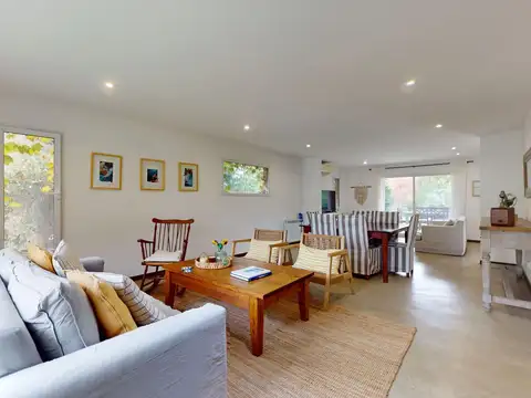 Casa 5 ambientes con 2 baños