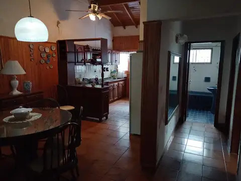 Casa en Venta con 4 cocheras