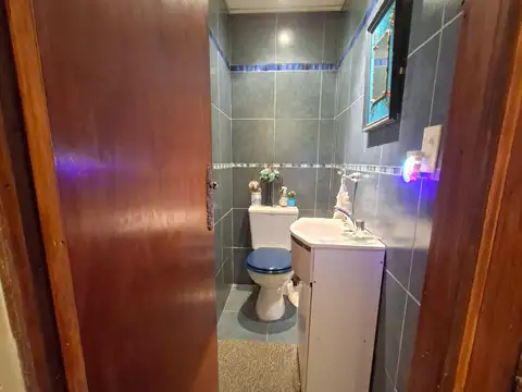 Casa 7 ambientes con 2 baños